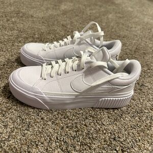 Women’s Nike Court Legacy Lift Size 8